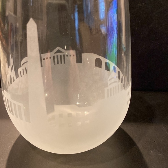 Uncommon Goods etched skyline wine glass - Washington DC - Picture 6 of 11